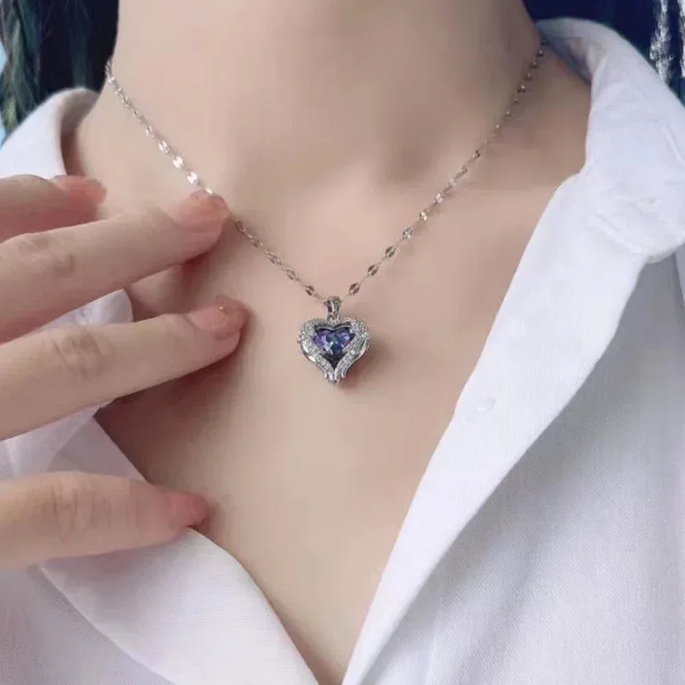 Collier Cœur Iridescent - Alliage Doré, Pendentif Cœur Coloré et Scintillant, Accents de Zirconium Cubique, Chaîne Fine Mode - AgorAstrA